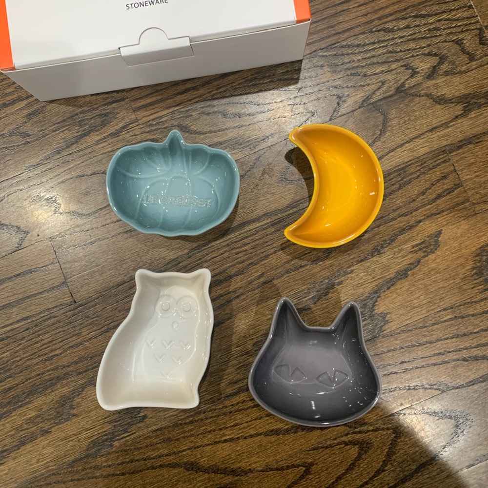 New Le Creuset Mini Halloween Dish Set of 4